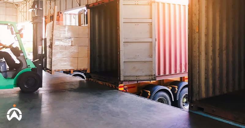 Loading_a_Cargo_truck